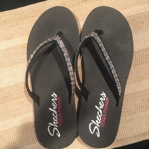 Black Sketchers Yoga Foam Flip Flops